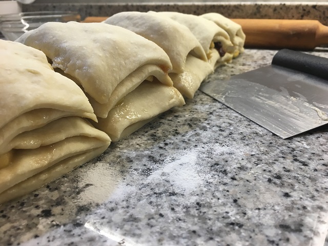 preparazione-pull-apart-bread-con-mele-e-cannella-20